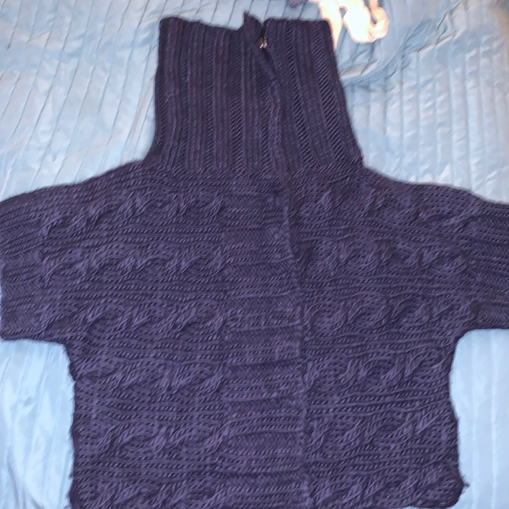 Navy blue cropped cowl neck short sleeeve hand knit sweater.